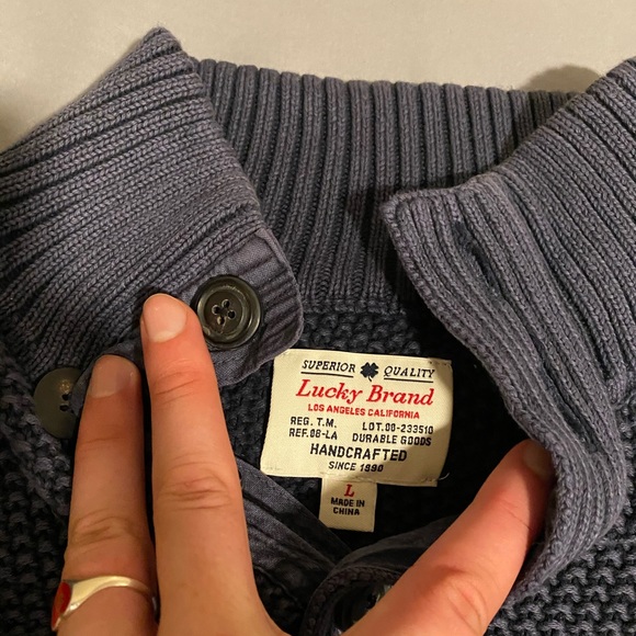 Large Lucky brand men’s blue sweater - Picture 2 of 5